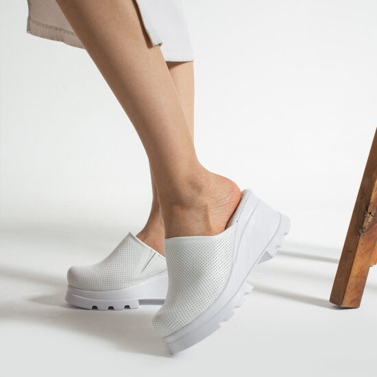 Анатомично кожено бяло сабо на платформа / / Анатомично кожено бяло сабо на платформа / /