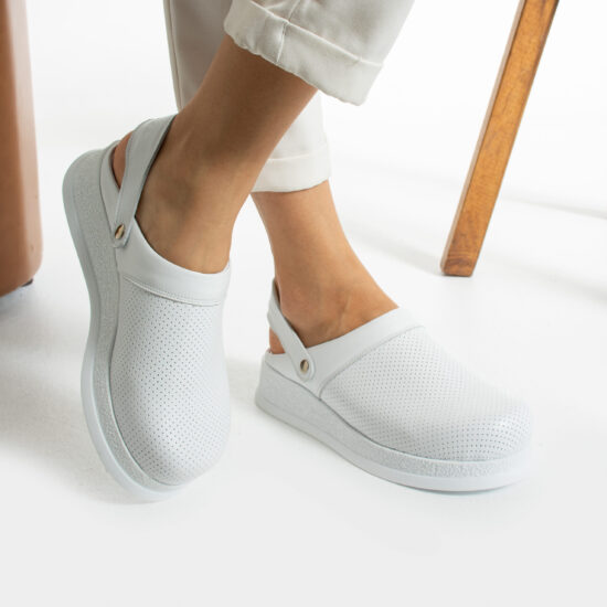 Професионално бяло работно сабо с подвижна каишка / /