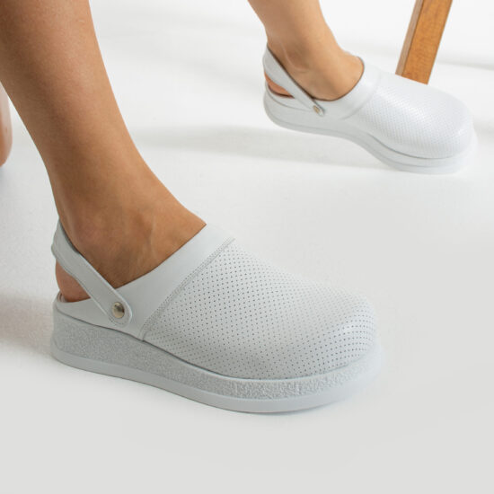 Професионално бяло работно сабо с подвижна каишка / /