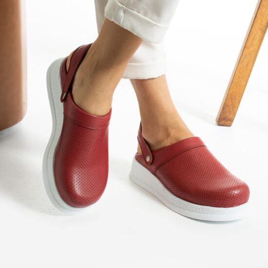 Професионално червено работно сабо с каишка / / Професионално червено работно сабо с каишка / /