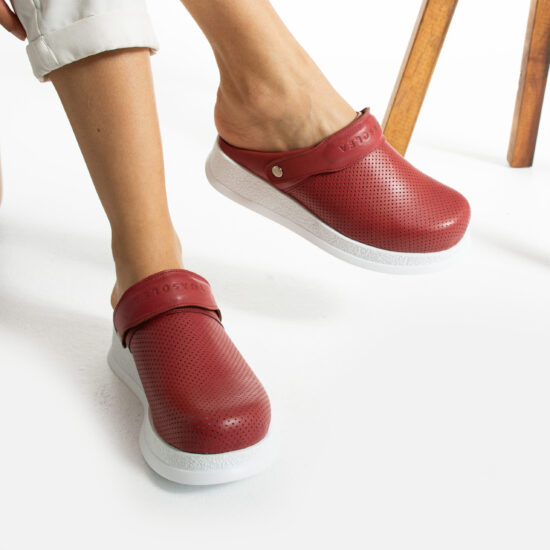 Професионално червено работно сабо с каишка / / Професионално червено работно сабо с каишка / /