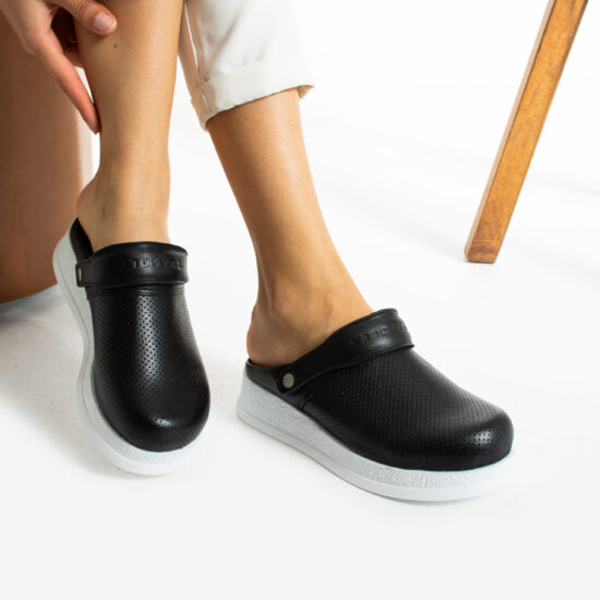 Професионално черно работно сабо с каишка / / Професионално черно работно сабо с каишка / /