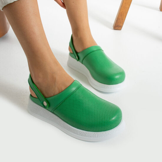 Професионално зелено работно сабо с каишка / / Професионално зелено работно сабо с каишка / /