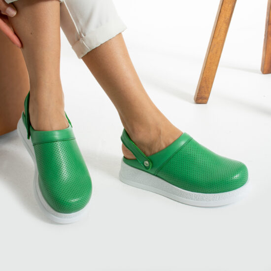 Професионално зелено работно сабо с каишка / / Професионално зелено работно сабо с каишка / /