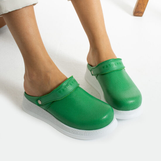 Професионално зелено работно сабо с каишка / / Професионално зелено работно сабо с каишка / /