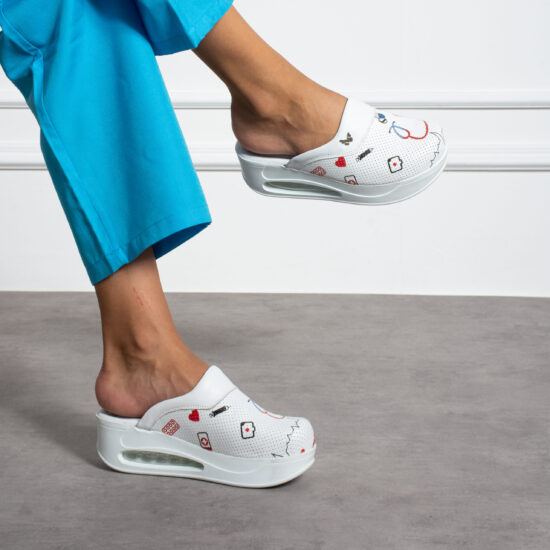 Дамско бяло медицинско сабо от естествена кожа / /