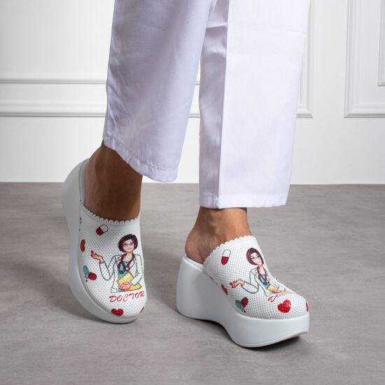 Медицинско сабо на платформа от естествена кожа / / Медицинско сабо на платформа от естествена кожа / /