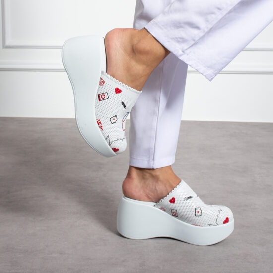 Медицинско сабо на платформа от естествена кожа / /