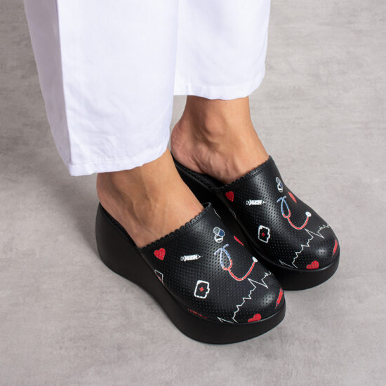 Медицинско сабо на платформа от естествена кожа / / Медицинско сабо на платформа от естествена кожа / /