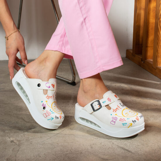 Дамско анатомично работно сабо на платформа / / Дамско анатомично работно сабо на платформа / /