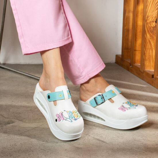 Дамско анатомично медицинско сабо на платформа / /