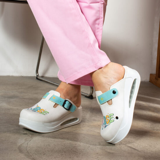 Дамско анатомично медицинско сабо на платформа / /