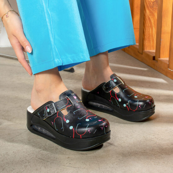 Дамско анатомично медицинско сабо на платформа / / Дамско анатомично медицинско сабо на платформа / /