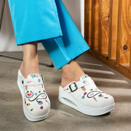 Дамско анатомично медицинско сабо на платформа / /