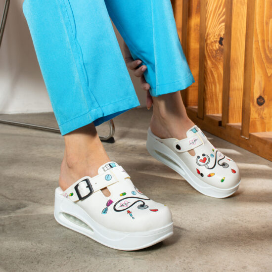 Дамско анатомично медицинско сабо на платформа / /