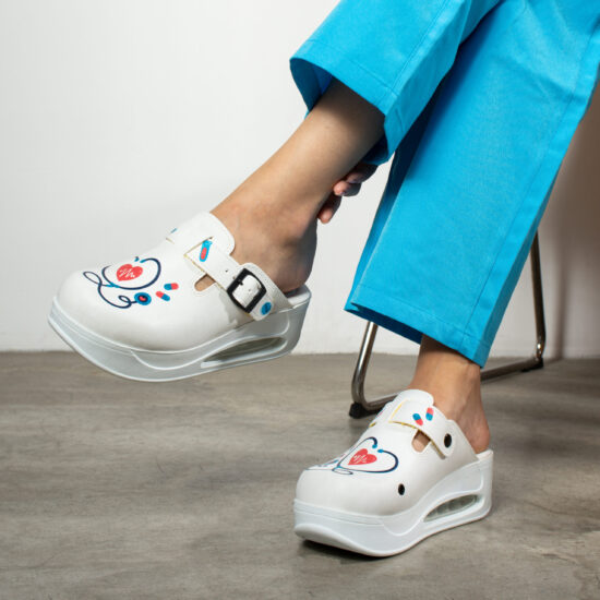 Дамско анатомично медицинско сабо на платформа / / Дамско анатомично медицинско сабо на платформа / /