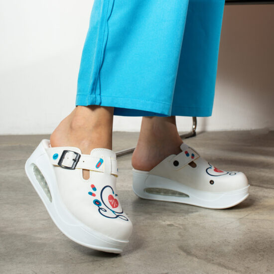 Дамско анатомично медицинско сабо на платформа / / Дамско анатомично медицинско сабо на платформа / /