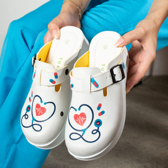 Дамско анатомично медицинско сабо на платформа / / Дамско анатомично медицинско сабо на платформа / /