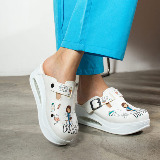 Дамско анатомично медицинско сабо на платформа / / Дамско анатомично медицинско сабо на платформа / /