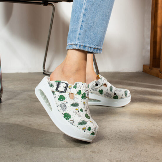 Дамско анатомично работно сабо на платформа / /