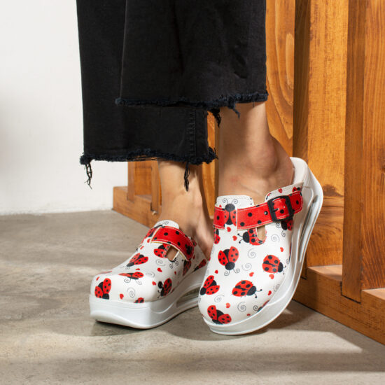 Дамско анатомично работно сабо на платформа / / Дамско анатомично работно сабо на платформа / /