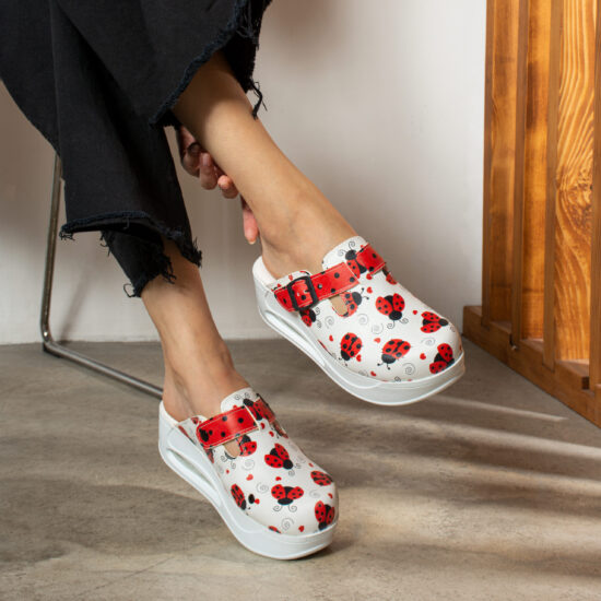 Дамско анатомично работно сабо на платформа / / Дамско анатомично работно сабо на платформа / /