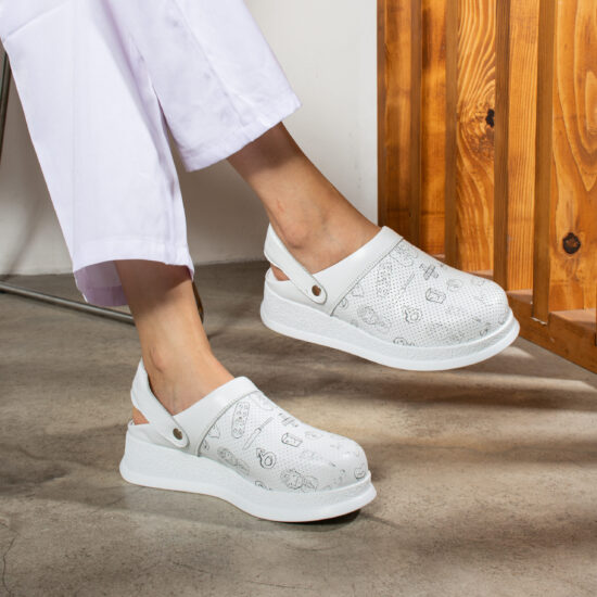 Професионално бяло работно сабо с каишка / / Професионално бяло работно сабо с каишка / /