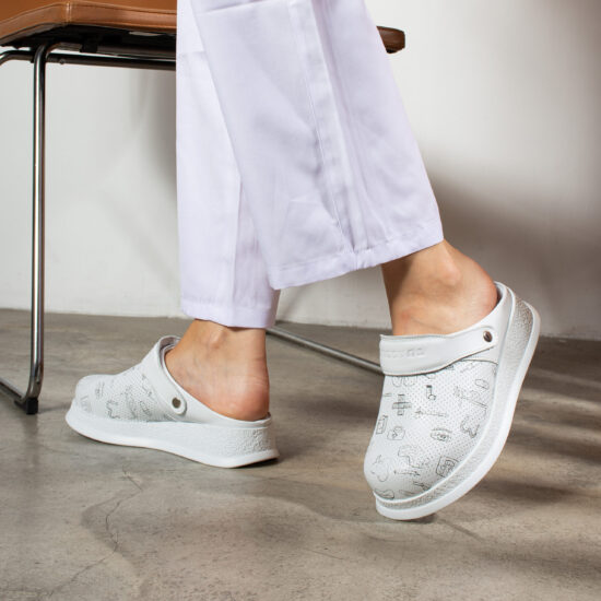 Професионално бяло работно сабо с каишка / / Професионално бяло работно сабо с каишка / /