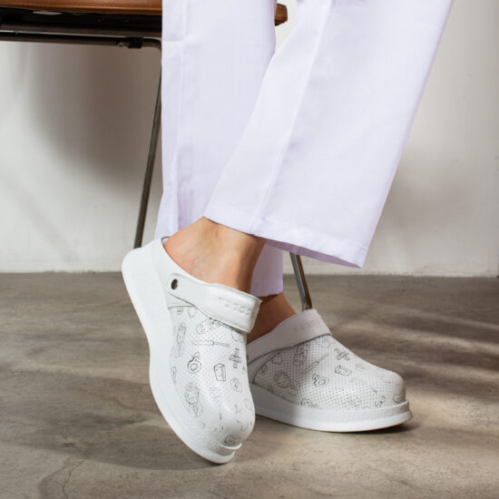 Професионално бяло работно сабо с каишка / / Професионално бяло работно сабо с каишка / /