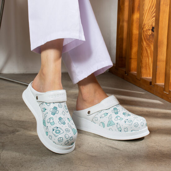 Професионално бяло работно сабо с каишка / / Професионално бяло работно сабо с каишка / /