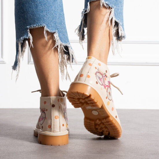 Дамски боти естествена кожа до глезена бежови с връзки / / Дамски боти естествена кожа до глезена бежови с връзки / /