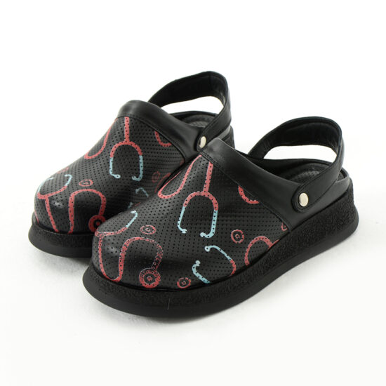 Черно медицинско сабо от естествена кожа с каишка / / Черно медицинско сабо от естествена кожа с каишка / /