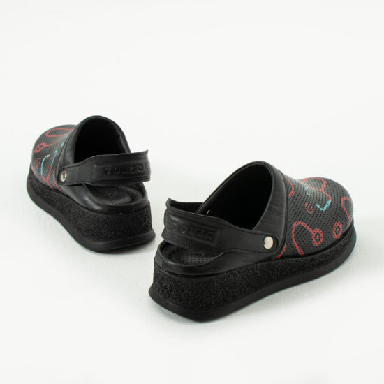 Черно медицинско сабо от естествена кожа с каишка / / Черно медицинско сабо от естествена кожа с каишка / /