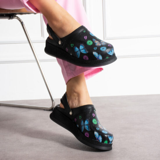 Черно анатомично сабо от естествена кожа с каишка / / Черно анатомично сабо от естествена кожа с каишка / /