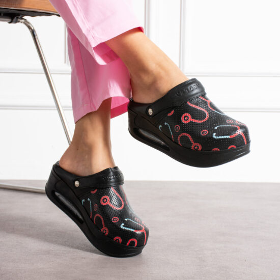 Анатомично кожено сабо на платформа с каишка / /