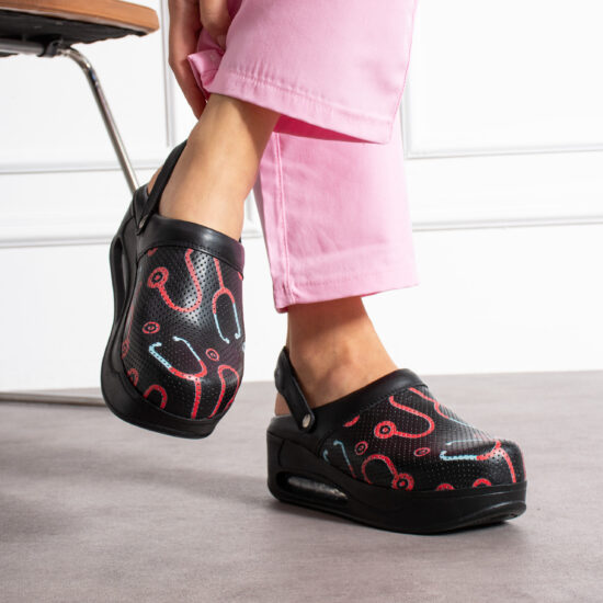 Анатомично кожено сабо на платформа с каишка / /