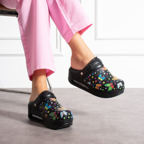 Анатомично кожено сабо на платформа с каишка / /