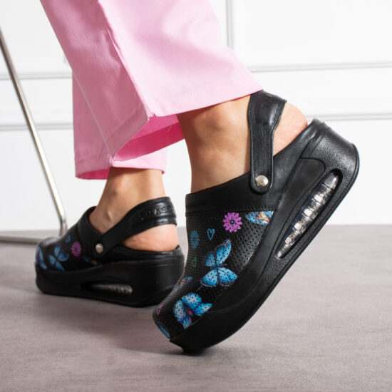 Анатомично кожено сабо на платформа с каишка / /