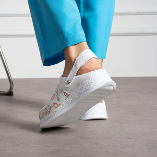 Бяло анатомично сабо от естествена кожа с каишка / / Бяло анатомично сабо от естествена кожа с каишка / /