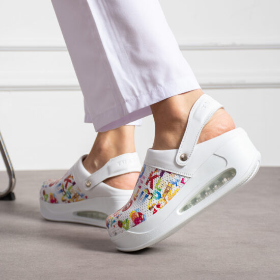 Анатомично кожено сабо на платформа с каишка / /