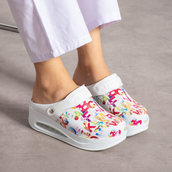 Анатомично кожено сабо на платформа с каишка / /