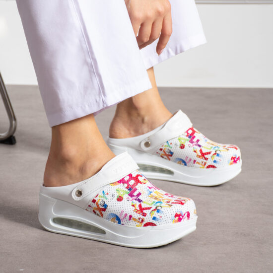 Анатомично кожено сабо на платформа с каишка / /