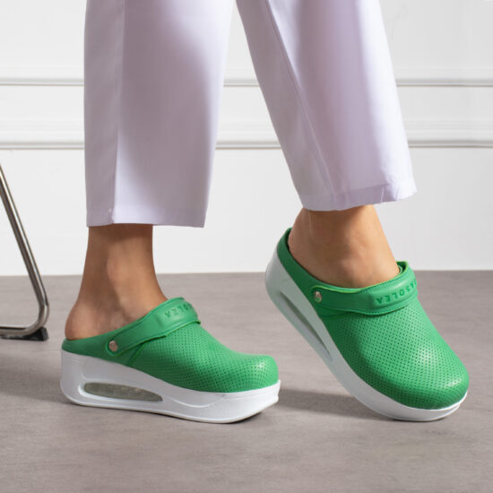 Анатомично кожено сабо на платформа с каишка / /