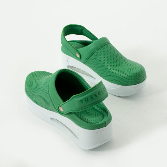 Анатомично кожено сабо на платформа с каишка / /