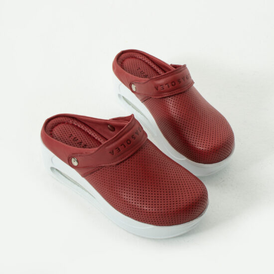 Анатомично кожено сабо на платформа с каишка / /