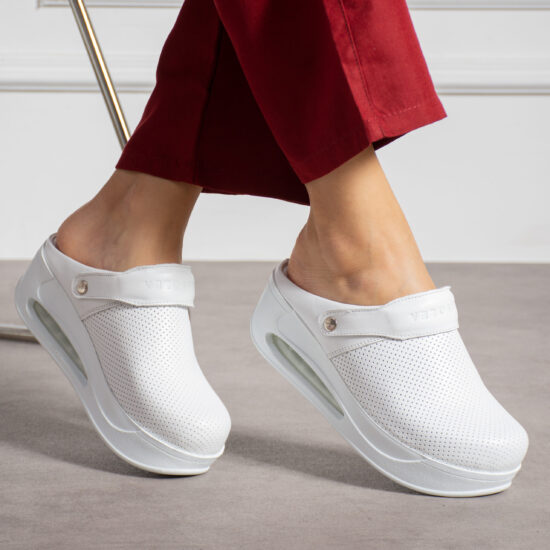 Анатомично кожено сабо на платформа с каишка / /