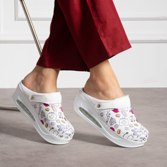 Анатомично кожено сабо на платформа с каишка / /