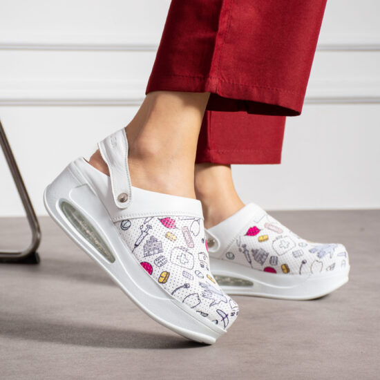 Анатомично кожено сабо на платформа с каишка / /