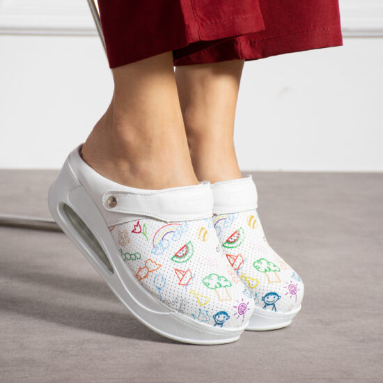 Анатомично кожено сабо на платформа с каишка / /