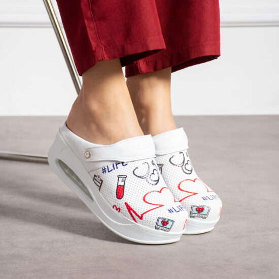 Анатомично кожено сабо на платформа с каишка / /